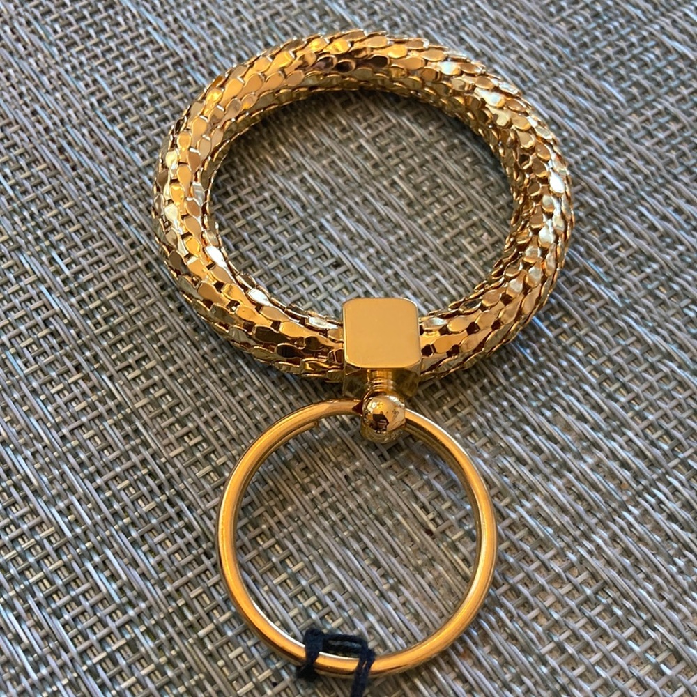 Gold toned key chain - Picture 2 of 5